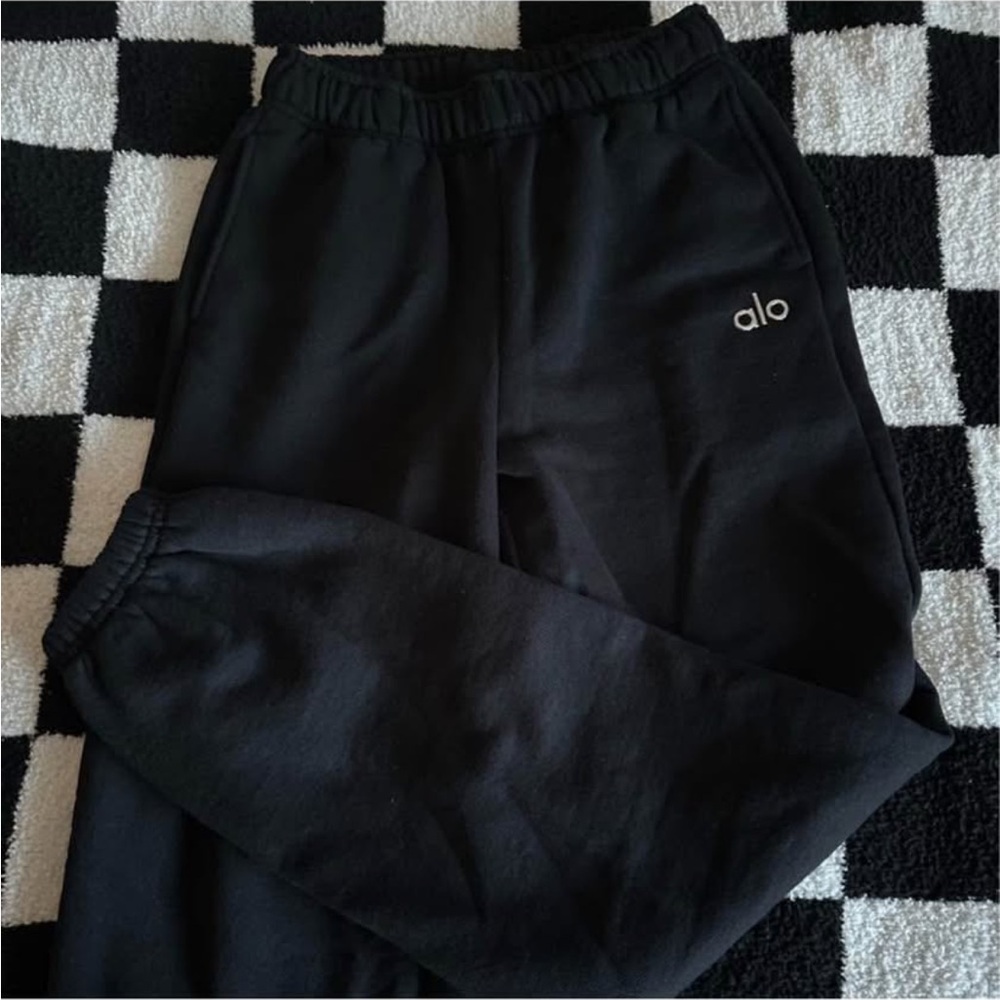 Women’s Alo Yoga Accolade Black Jogger Pants